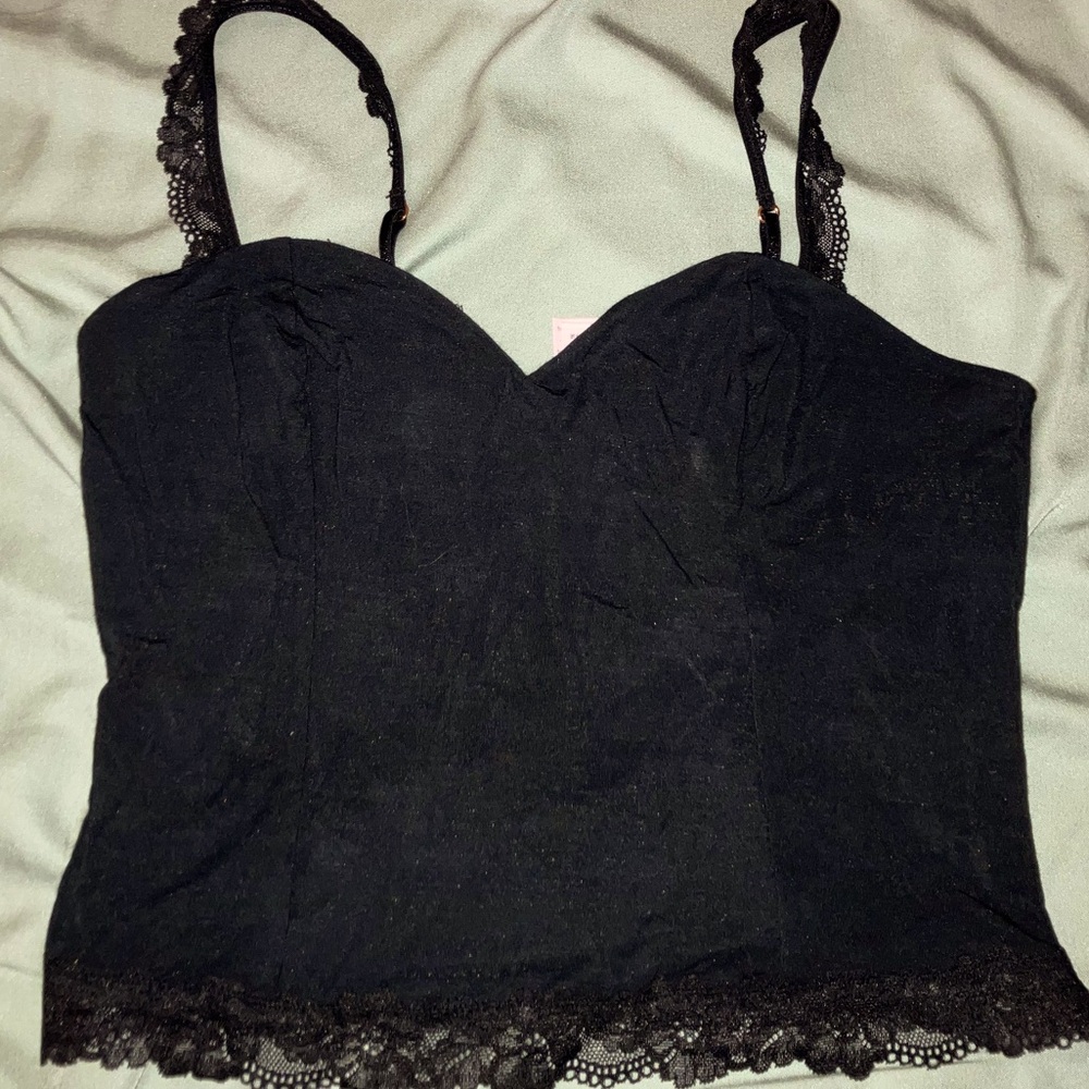 M Tank Top Black and Lace Cropped Night Shirt